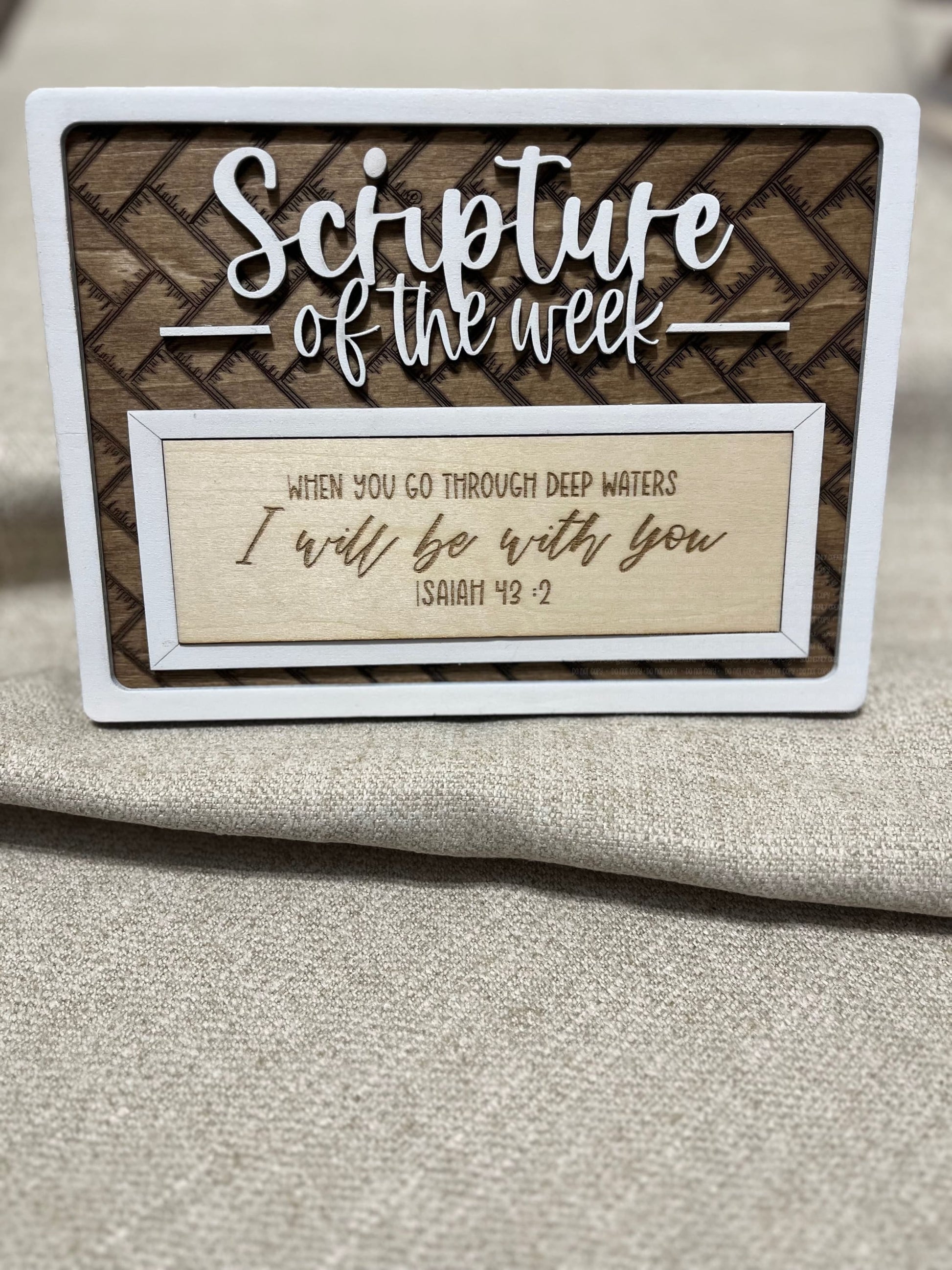Scripture of the Week Wooden Sign with 10 Changeable Inserts – Choose Your Finish Keychains
