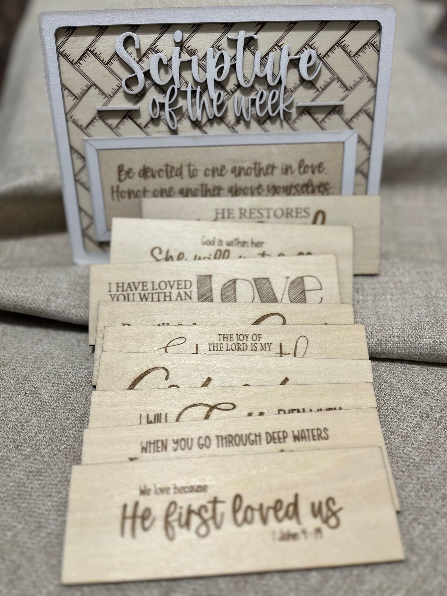 Scripture of the Week Wooden Sign with 10 Changeable Inserts – Choose Your Finish Keychains