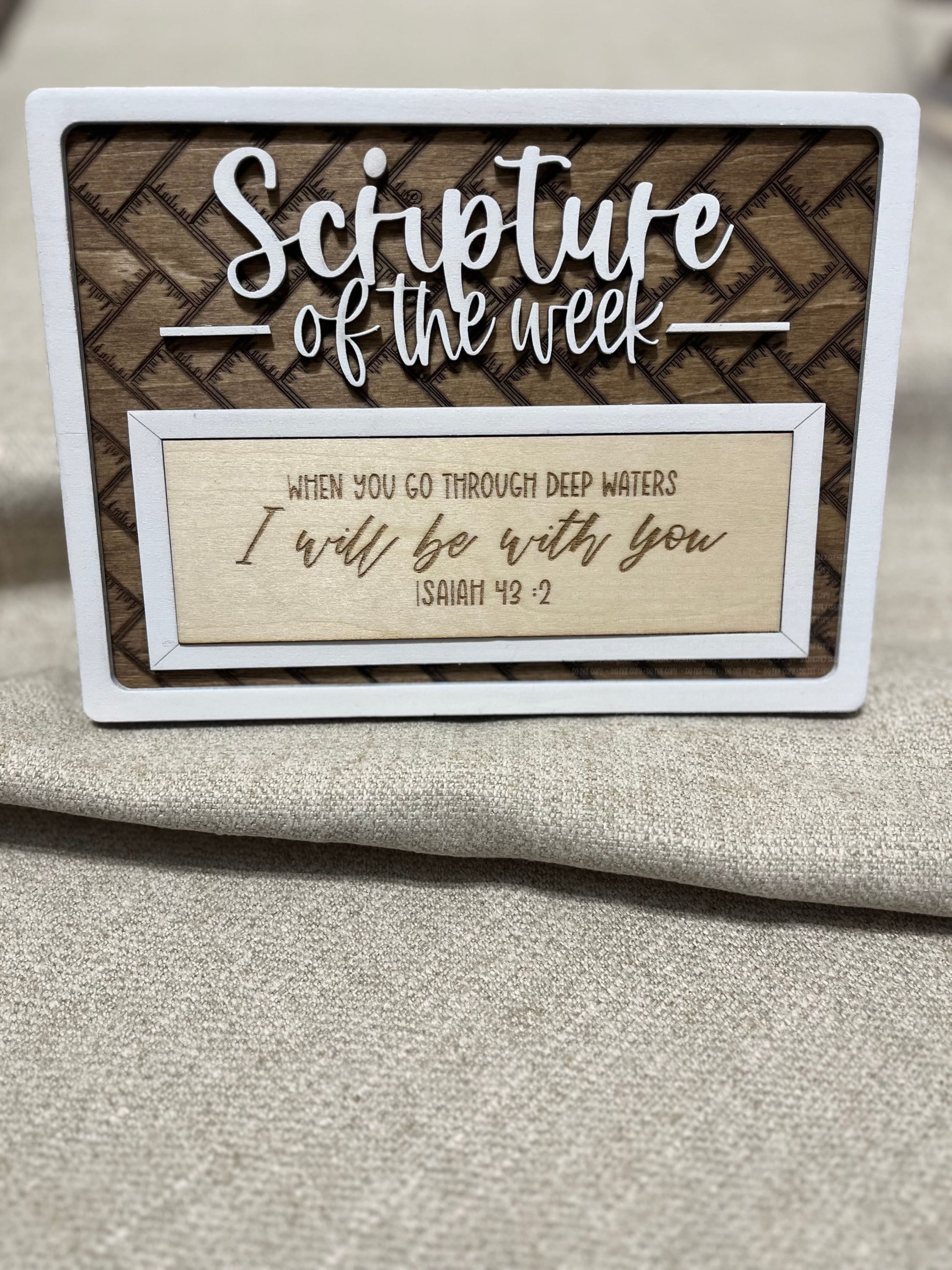 Scripture of the Week Wooden Sign with 10 Changeable Inserts – Choose Your Finish Keychains